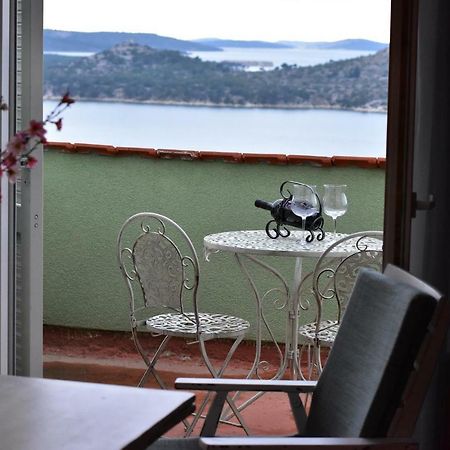 Moonshine Apartment With Magnificent View 시베니크 외부 사진