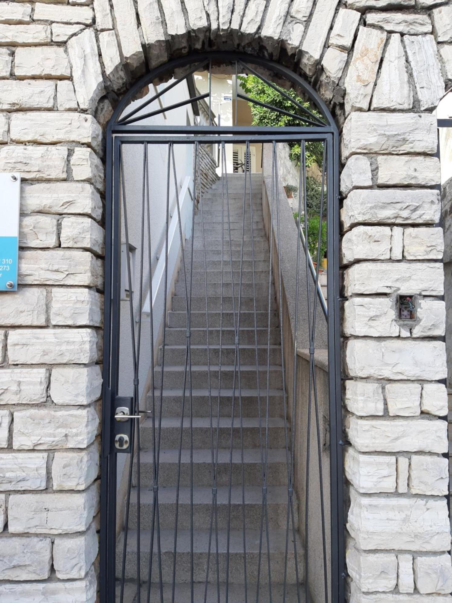 Moonshine Apartment With Magnificent View 시베니크 외부 사진