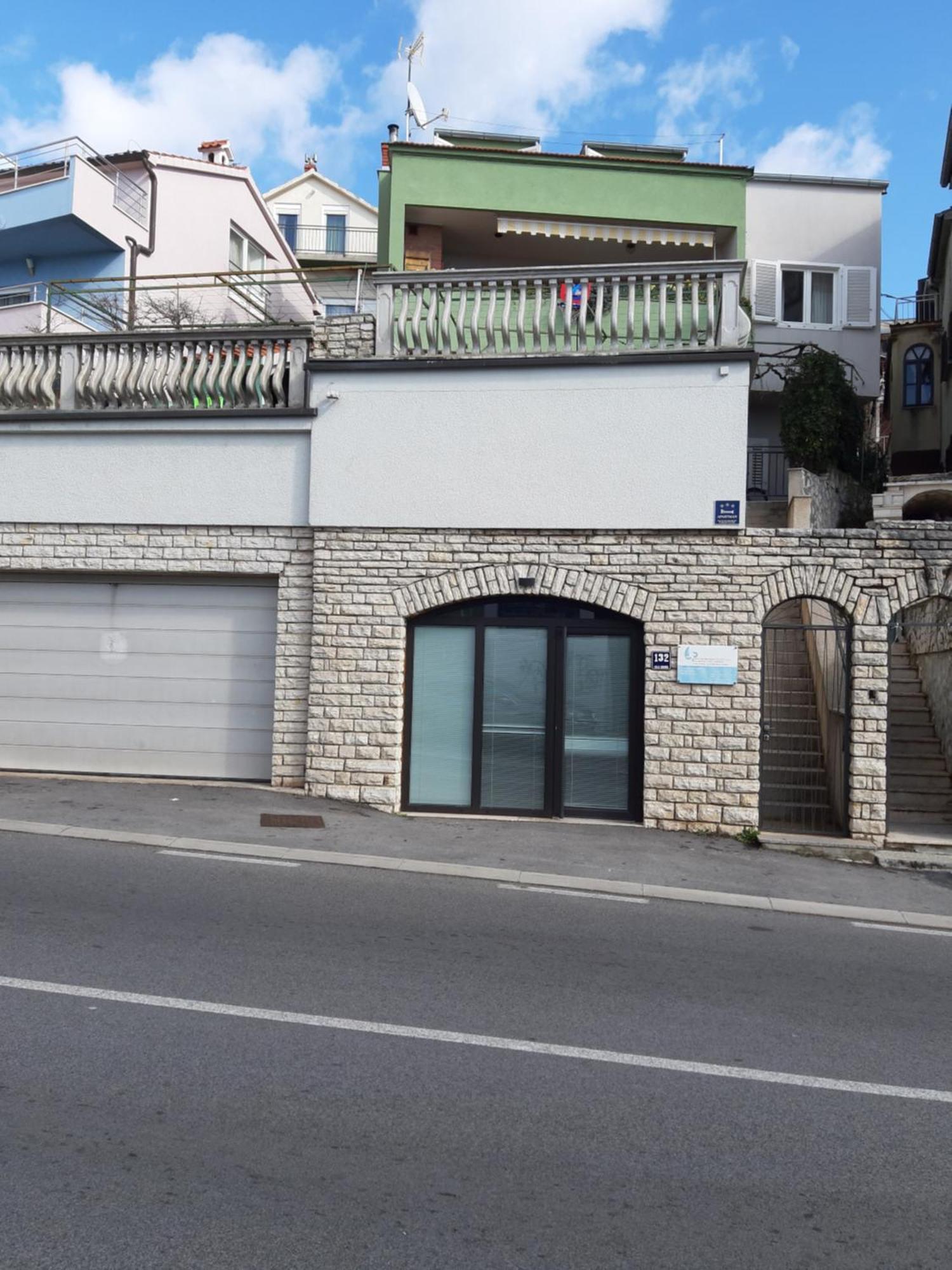 Moonshine Apartment With Magnificent View 시베니크 외부 사진