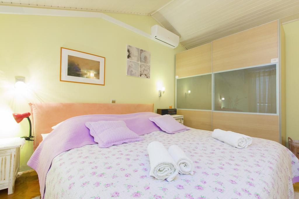 Moonshine Apartment With Magnificent View 시베니크 외부 사진