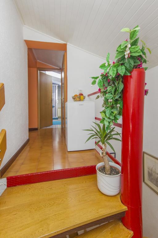 Moonshine Apartment With Magnificent View 시베니크 외부 사진