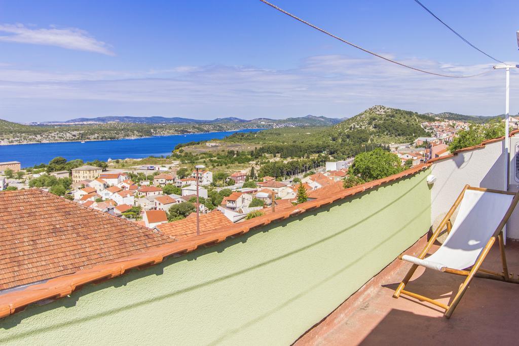 Moonshine Apartment With Magnificent View 시베니크 외부 사진