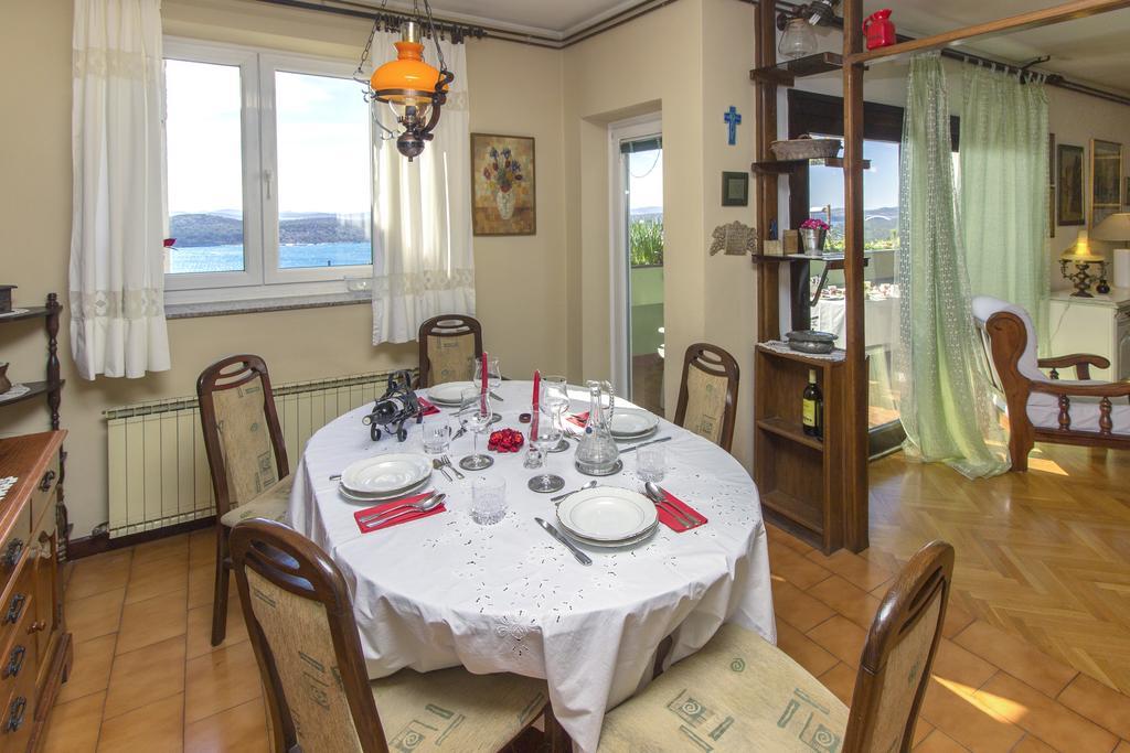 Moonshine Apartment With Magnificent View 시베니크 외부 사진