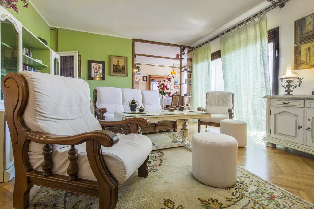 Moonshine Apartment With Magnificent View 시베니크 외부 사진